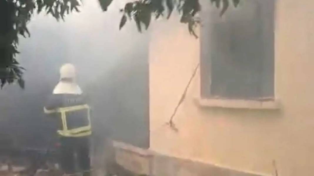 Adana’da Çıkan Yangında Mahsur Kalan Kadından Acı Haber! 4